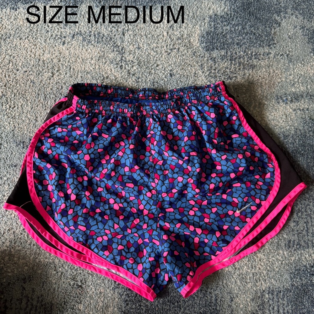 Lot of NIKE shorts (small and mediums)